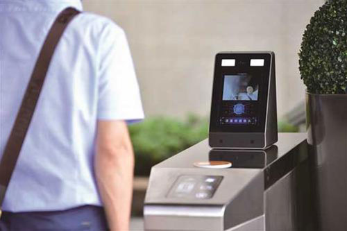 人臉識別技術(shù)使得小區(qū)出入管理更加智能化